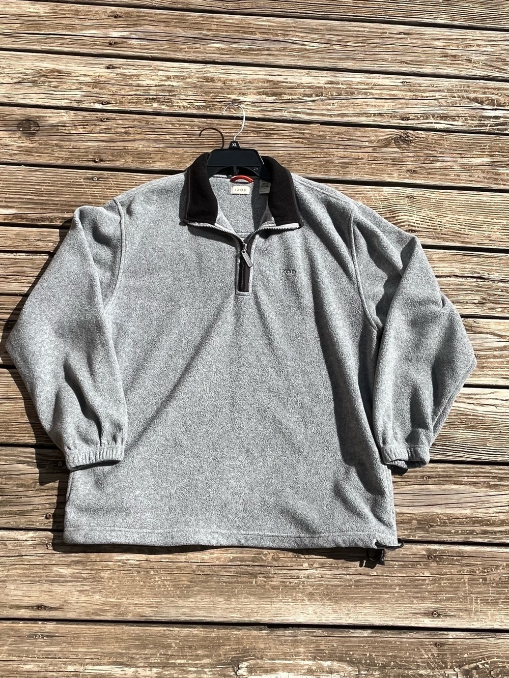 Izod Men's Light Gray Quarter-Zip Fleece with Dark Contrast Collar - Picture 1 of 2